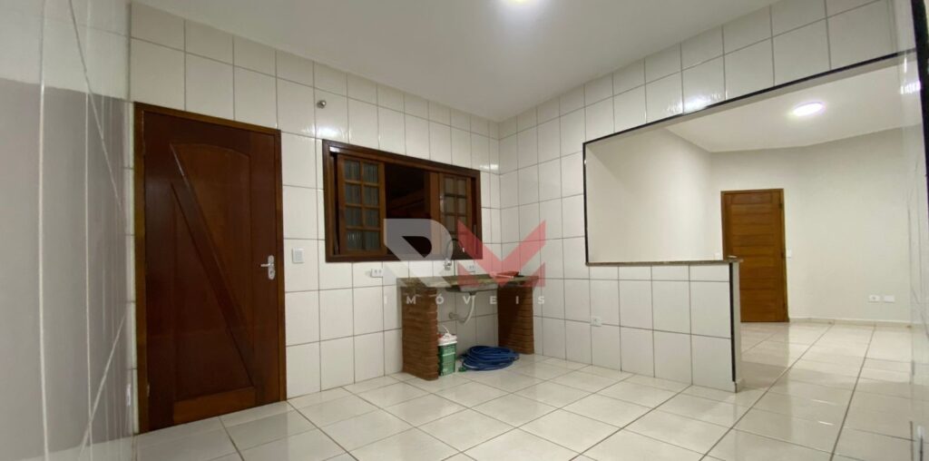 Casa lado praia com 3 dormitórios no Itaóca em Mongaguá/SP.