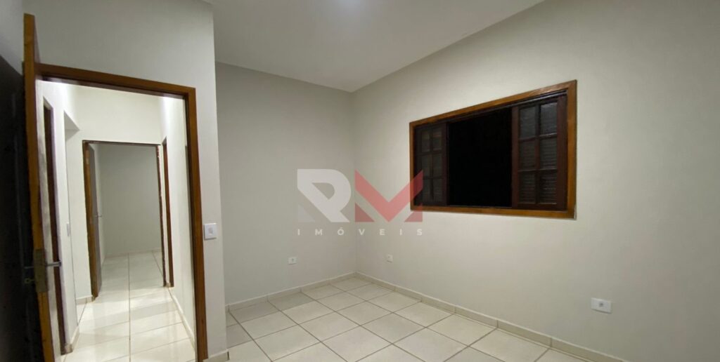 Casa lado praia com 3 dormitórios no Itaóca em Mongaguá/SP.