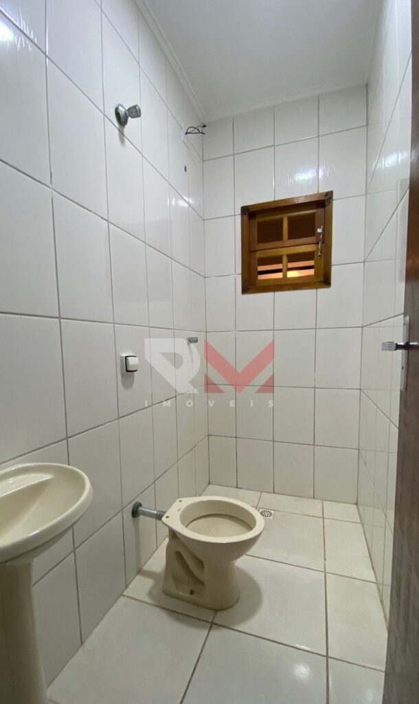 Casa lado praia com 3 dormitórios no Itaóca em Mongaguá/SP.
