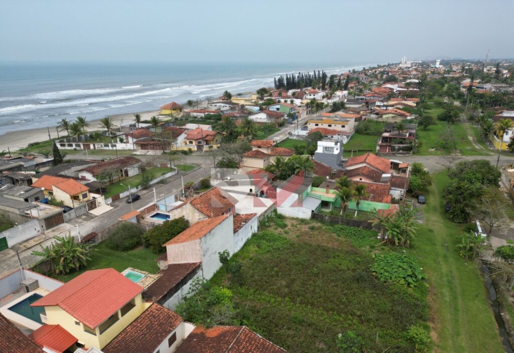Terreno pé na areia no bairro Verde Mar em Itanhaém/SP.