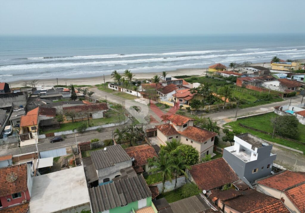 Terreno pé na areia no bairro Verde Mar em Itanhaém/SP.
