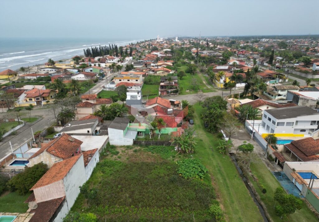 Terreno pé na areia no bairro Verde Mar em Itanhaém/SP.