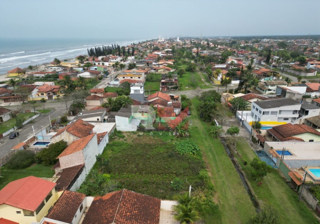 Terreno pé na areia no bairro Verde Mar em Itanhaém/SP.