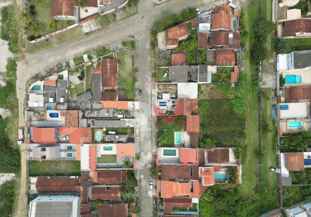 Terreno pé na areia no bairro Verde Mar em Itanhaém/SP.