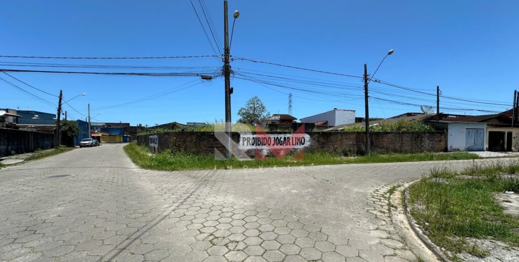 Terreno para geminadas á 100 metros da pista no Jardim Suarão e Itanhaém/SP