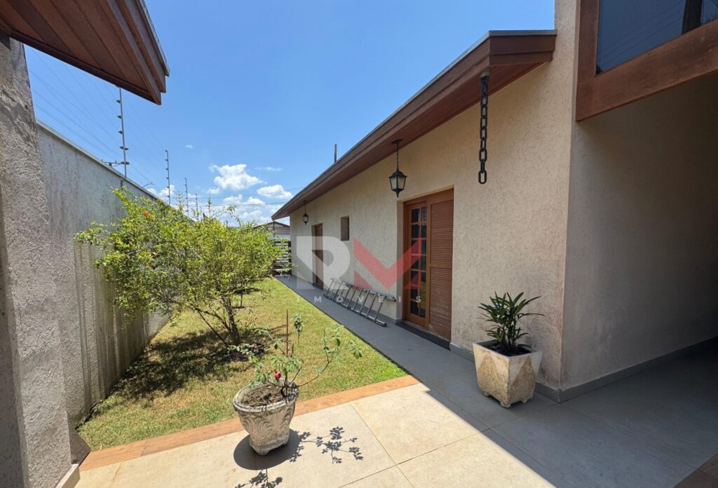 Casa porteira fechada com piscina próximo a praia no bairro Praia dos Sonhos – Itanhaém/SP.