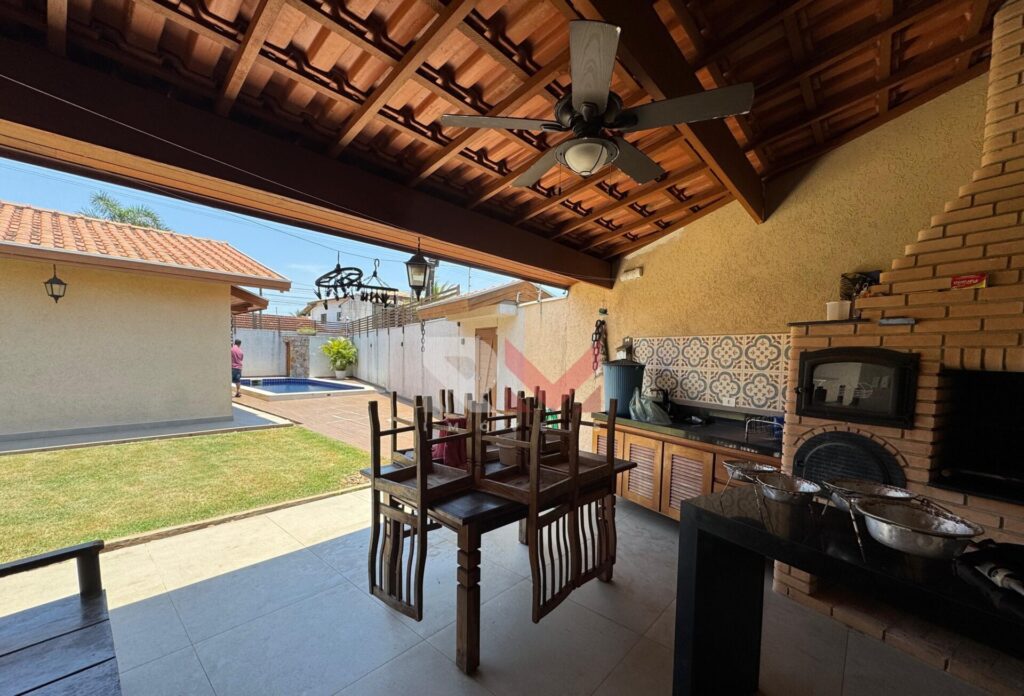 Casa porteira fechada com piscina próximo a praia no bairro Praia dos Sonhos – Itanhaém/SP.