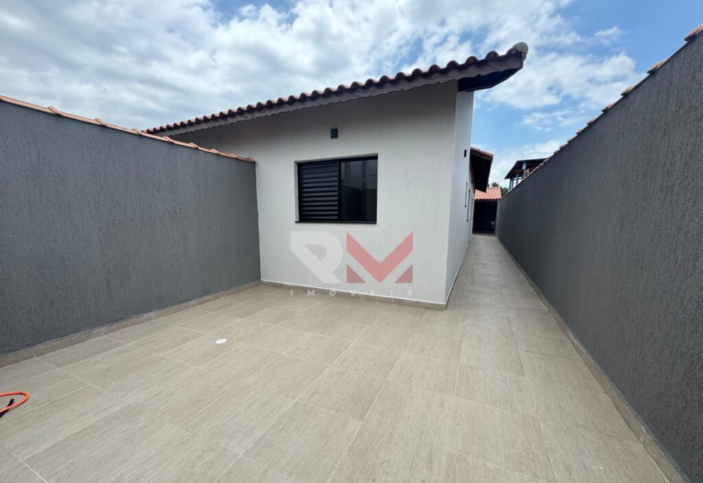 Casa pé na areia á 900 metros da praia no Balneária Tupy  – Itanhaém /SP