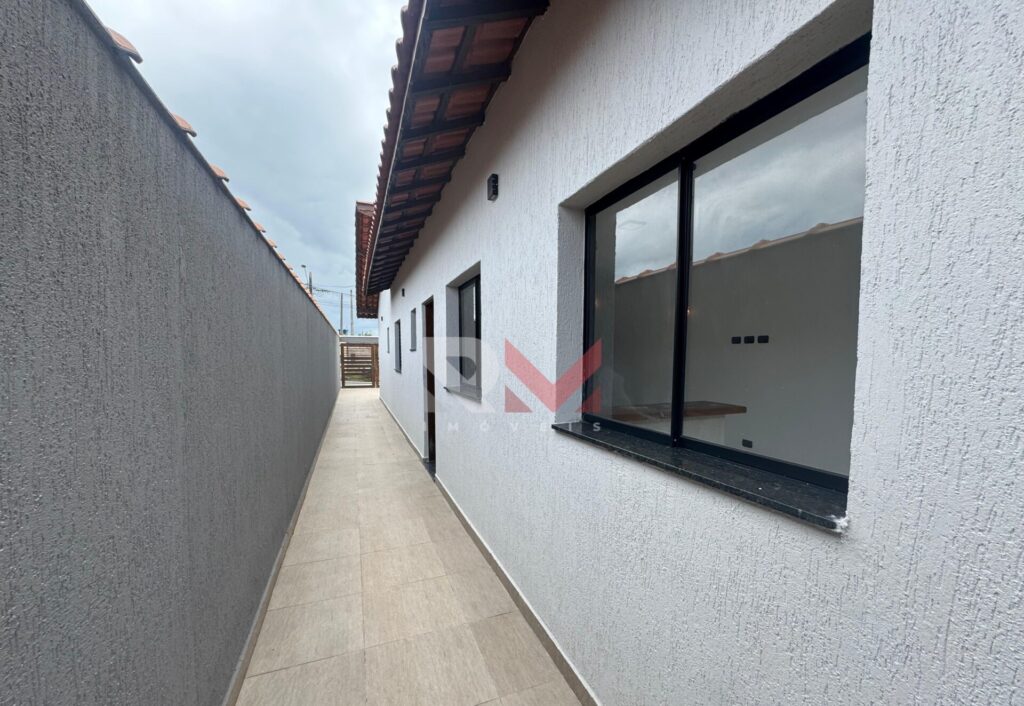 Casa pé na areia á 900 metros da praia no Balneária Tupy  – Itanhaém /SP