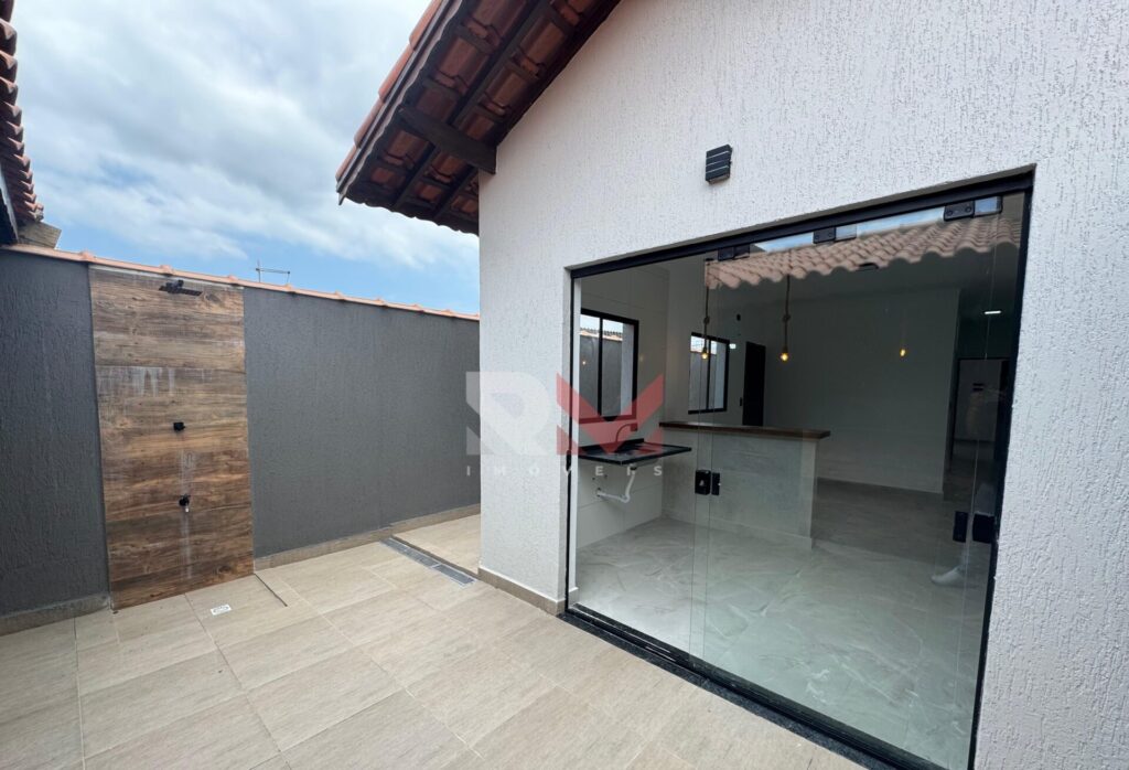 Casa pé na areia á 900 metros da praia no Balneária Tupy  – Itanhaém /SP