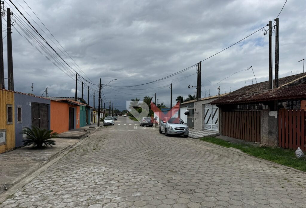 Casa pé na areia á 900 metros da praia no Balneária Tupy  – Itanhaém /SP