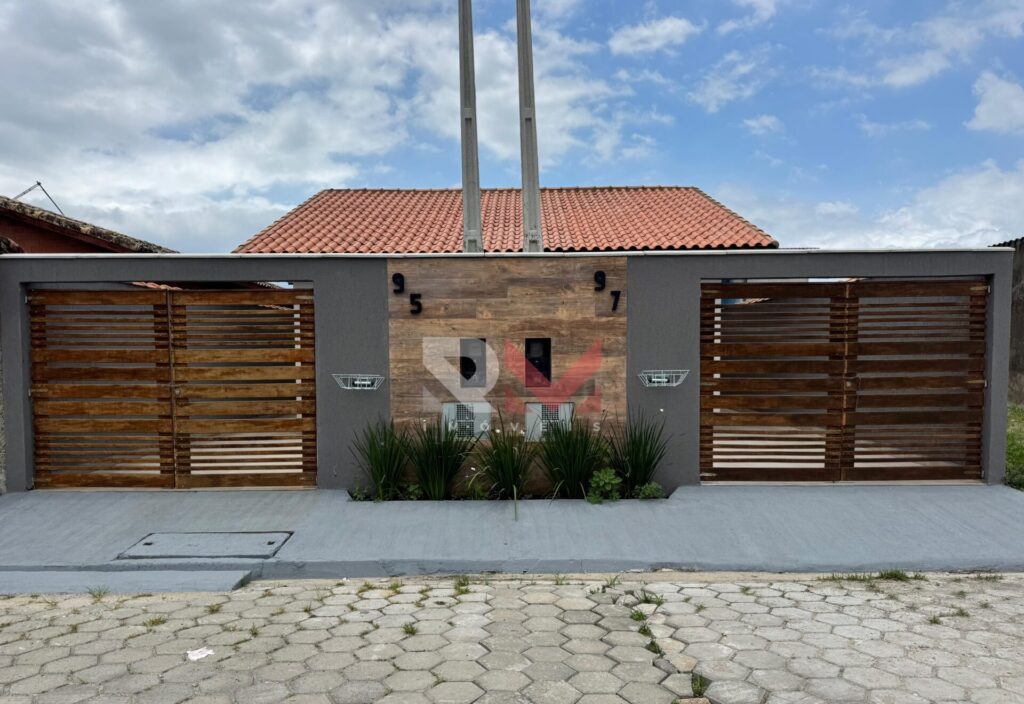 Casa pé na areia á 900 metros da praia no Balneária Tupy  – Itanhaém /SP