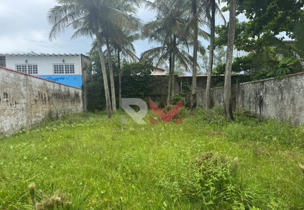 Terrenos para casas isoladas murados e aterrados apenas 100 metros da praia no bairro Bopiranga em Itanhaém/SP
