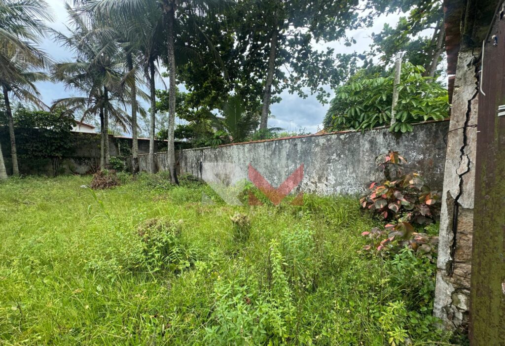 Terrenos para casas isoladas murados e aterrados apenas 100 metros da praia no bairro Bopiranga em Itanhaém/SP