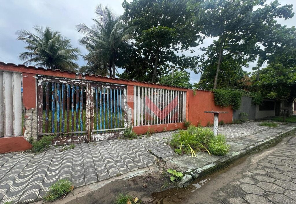 Terrenos para casas isoladas murados e aterrados apenas 100 metros da praia no bairro Bopiranga em Itanhaém/SP
