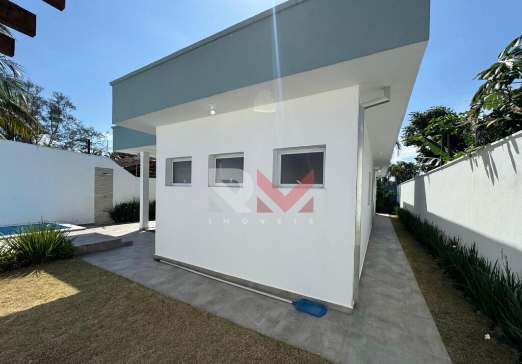Casa nova com piscina no bairro Santa Julia na cidade de Itanhaém/SP