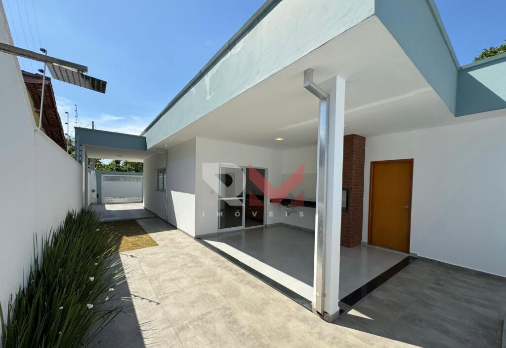 Casa nova com piscina no bairro Santa Julia na cidade de Itanhaém/SP