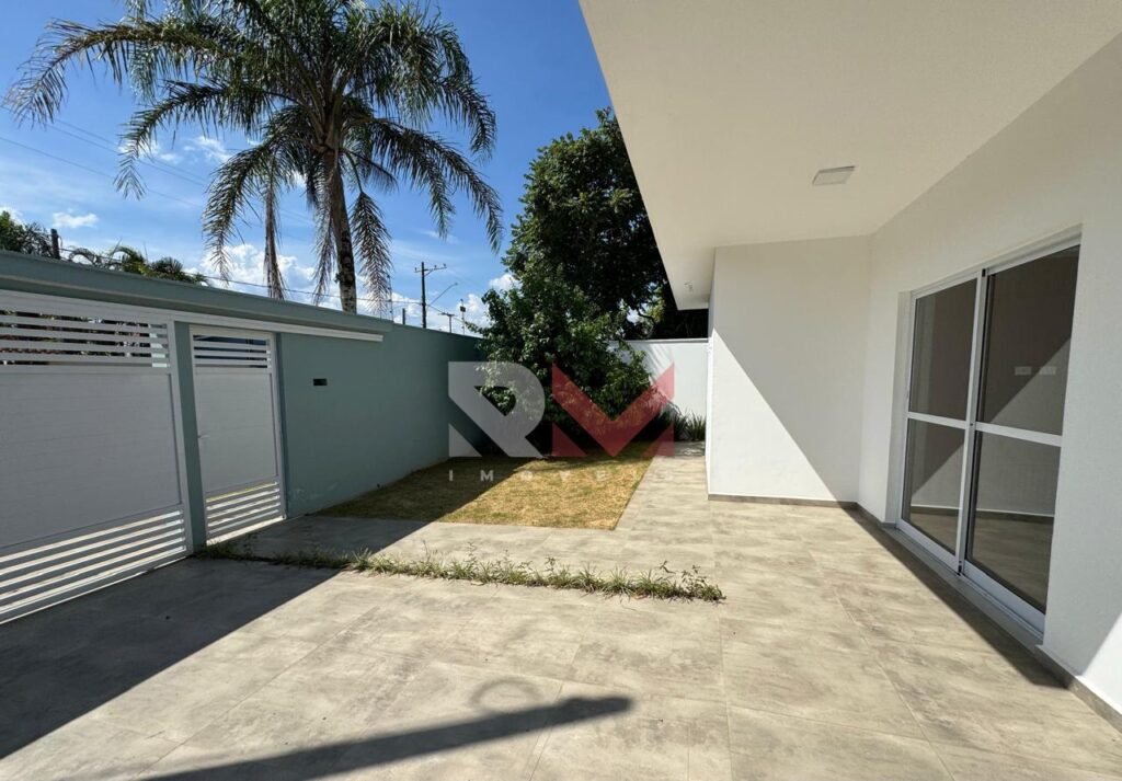 Casa nova com piscina no bairro Santa Julia na cidade de Itanhaém/SP