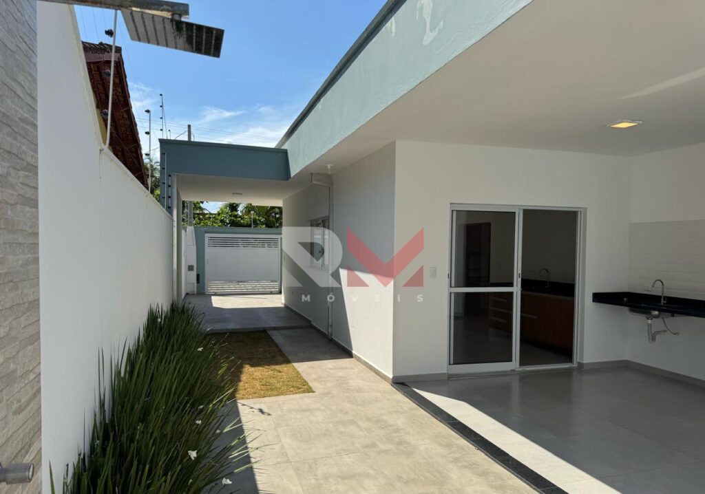Casa nova com piscina no bairro Santa Julia na cidade de Itanhaém/SP