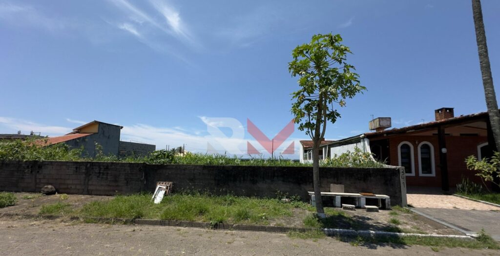 Terreno apenas 50 metros da praia no bairro Balneário Beatriz Itanhaém/SP