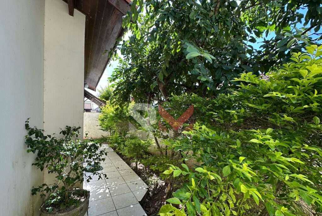 Casa com piscina á 500 metros da praia no bairro Jardim Ribamar  – Peruíbe/SP
