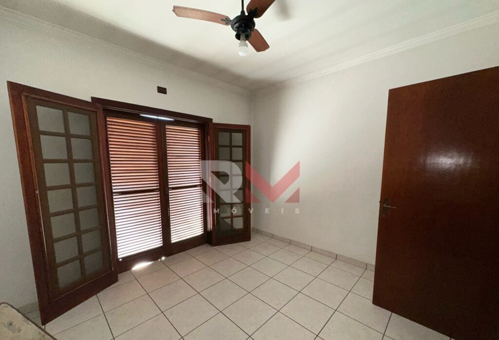 Casa com piscina á 500 metros da praia no bairro Jardim Ribamar  – Peruíbe/SP