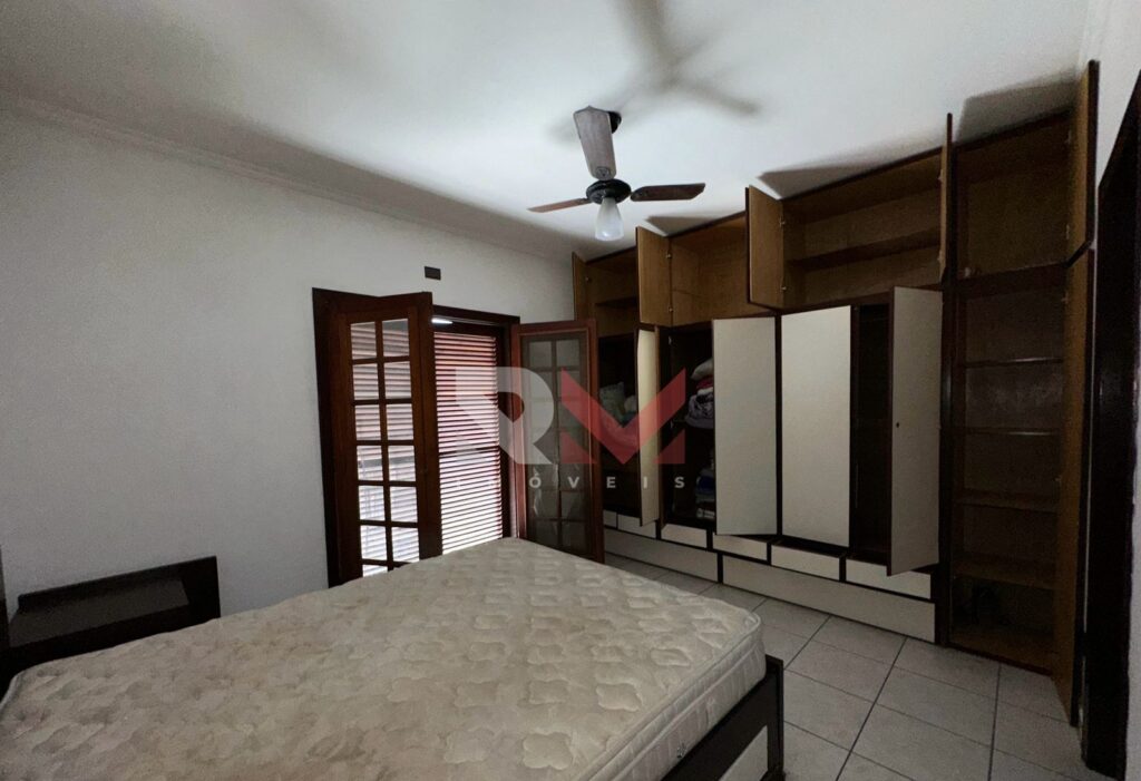 Casa com piscina á 500 metros da praia no bairro Jardim Ribamar  – Peruíbe/SP