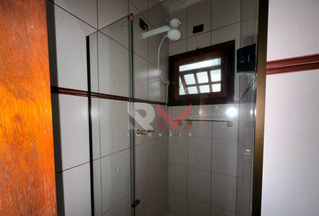 Casa com piscina á 500 metros da praia no bairro Jardim Ribamar  – Peruíbe/SP