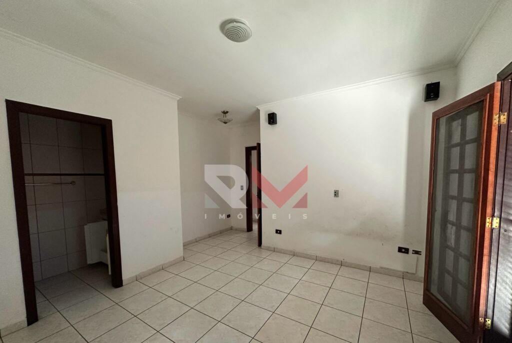 Casa com piscina á 500 metros da praia no bairro Jardim Ribamar  – Peruíbe/SP