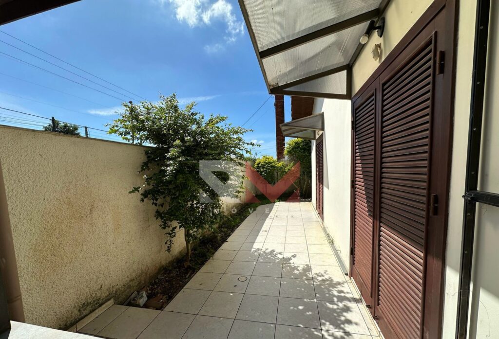 Casa com piscina á 500 metros da praia no bairro Jardim Ribamar  – Peruíbe/SP