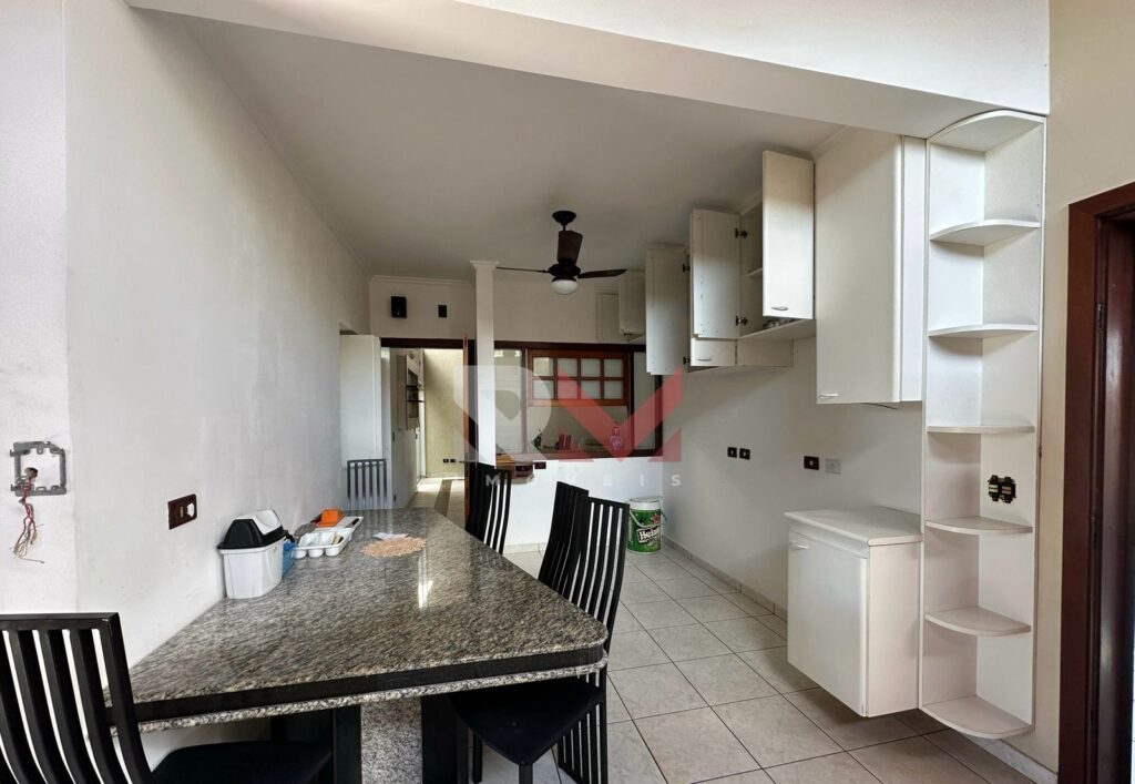 Casa com piscina á 500 metros da praia no bairro Jardim Ribamar  – Peruíbe/SP