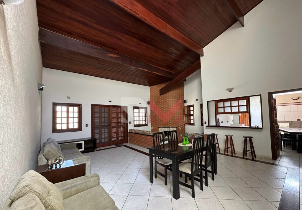 Casa com piscina á 500 metros da praia no bairro Jardim Ribamar  – Peruíbe/SP