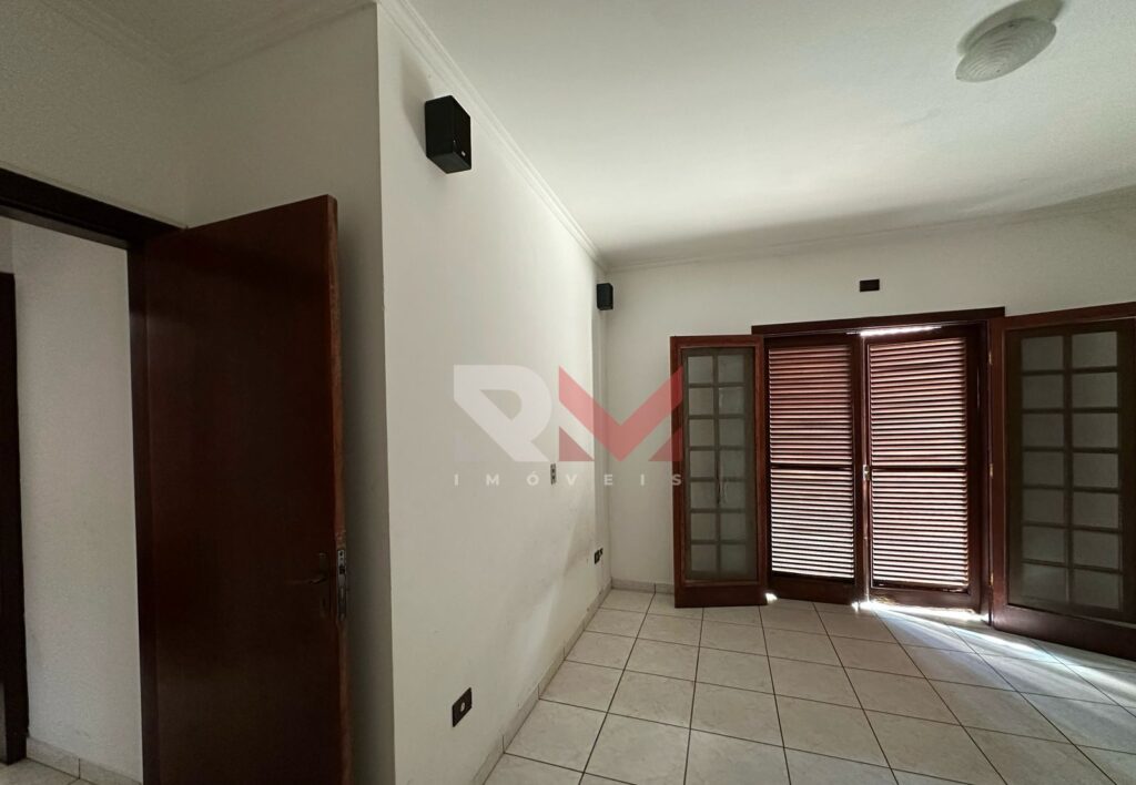 Casa com piscina á 500 metros da praia no bairro Jardim Ribamar  – Peruíbe/SP