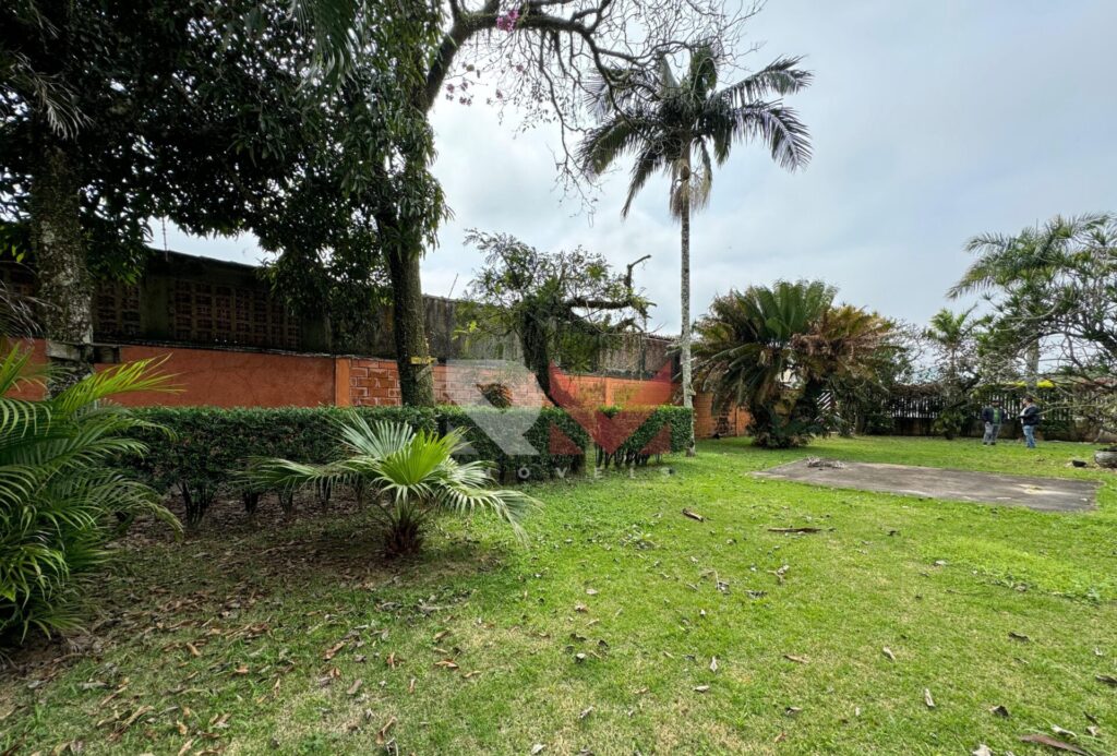 Casa localizada na rua Itapema em Itanhaém/SP