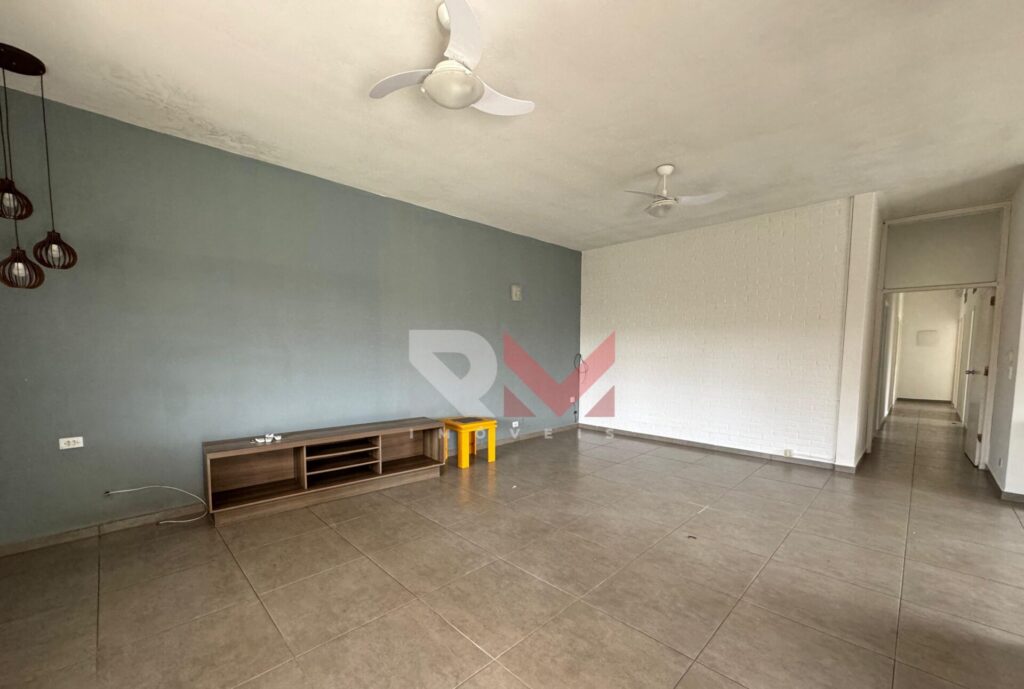 Casa localizada na rua Itapema em Itanhaém/SP