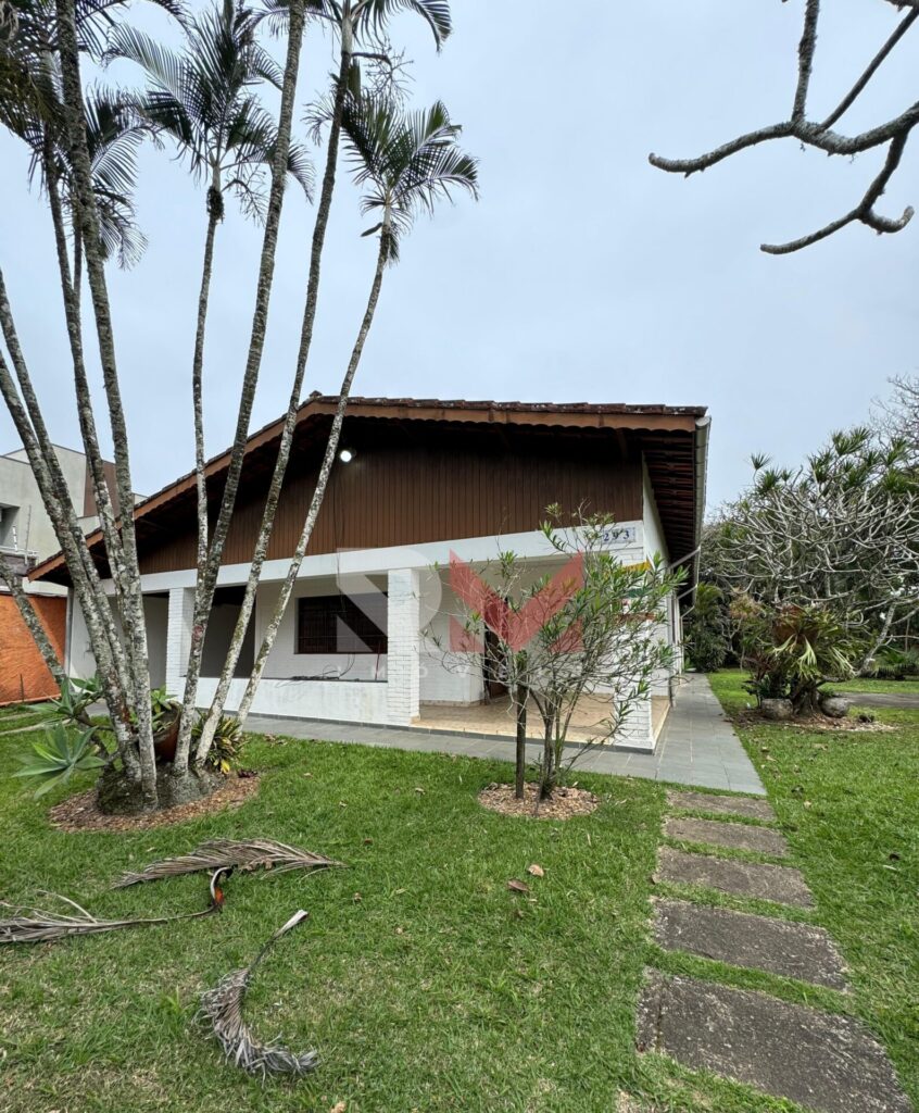 Casa localizada na rua Itapema em Itanhaém/SP