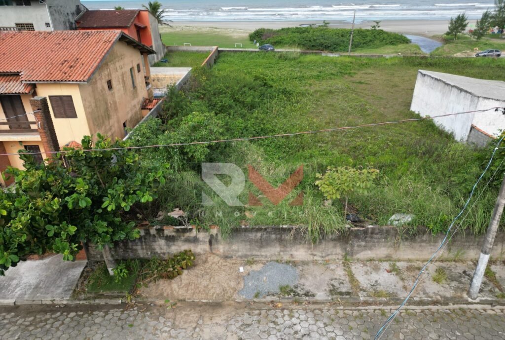 Terreno aprova prédio em ótima localização no bairro Balneario Tupy em Itanhaém/SP