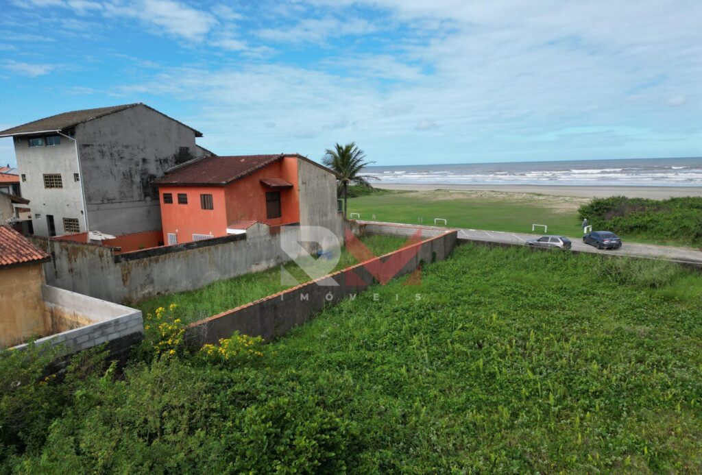Terreno aprova prédio em ótima localização no bairro Balneario Tupy em Itanhaém/SP