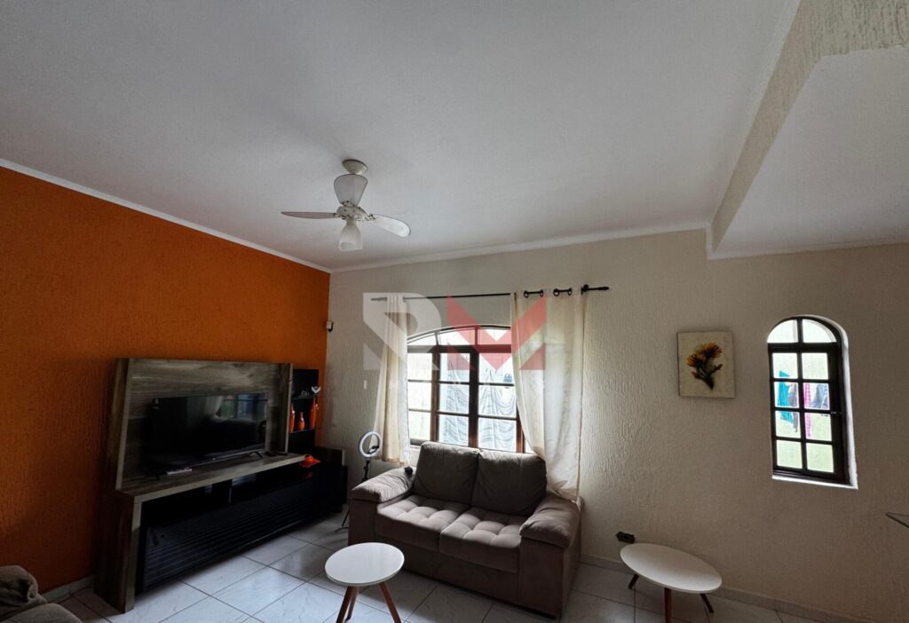 Casa com piscina á 200 metros da praia no bairro Suarão Itanhaém/SP