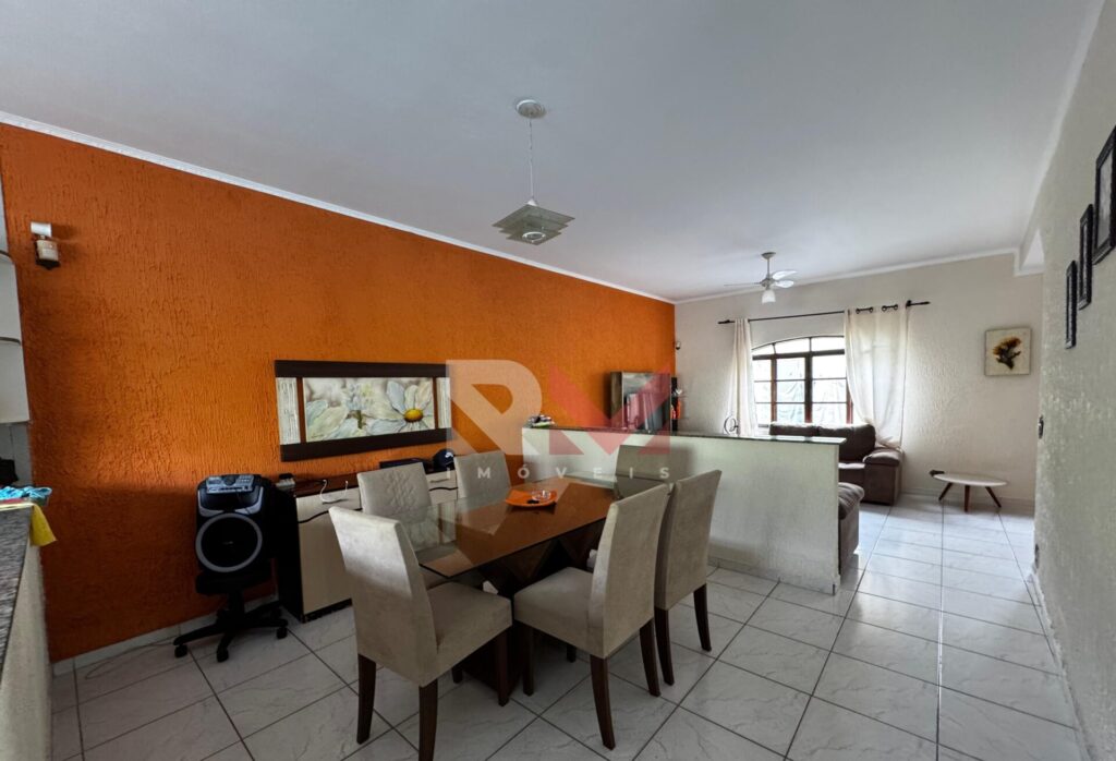 Casa com piscina á 200 metros da praia no bairro Suarão Itanhaém/SP