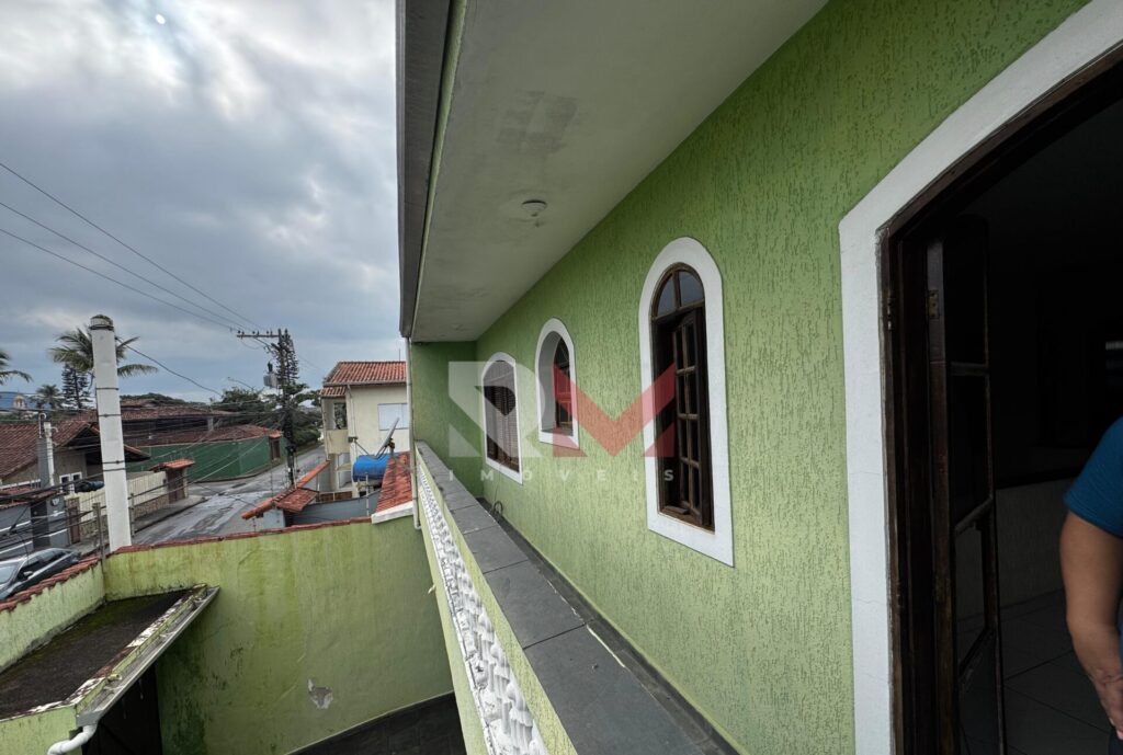 Casa com piscina á 200 metros da praia no bairro Suarão Itanhaém/SP
