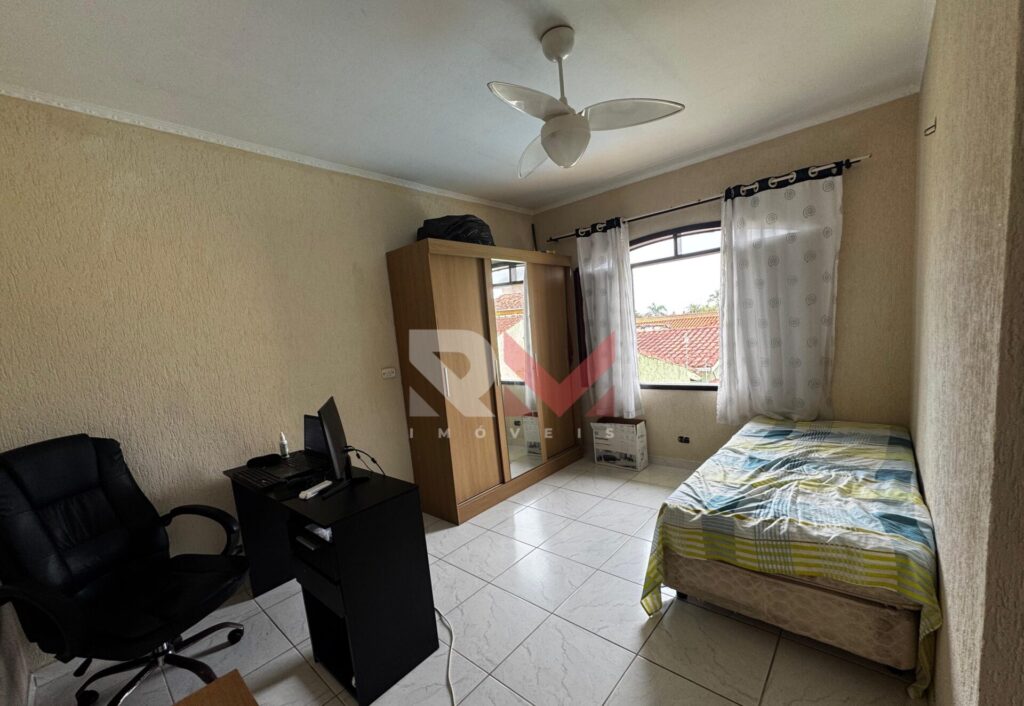 Casa com piscina á 200 metros da praia no bairro Suarão Itanhaém/SP