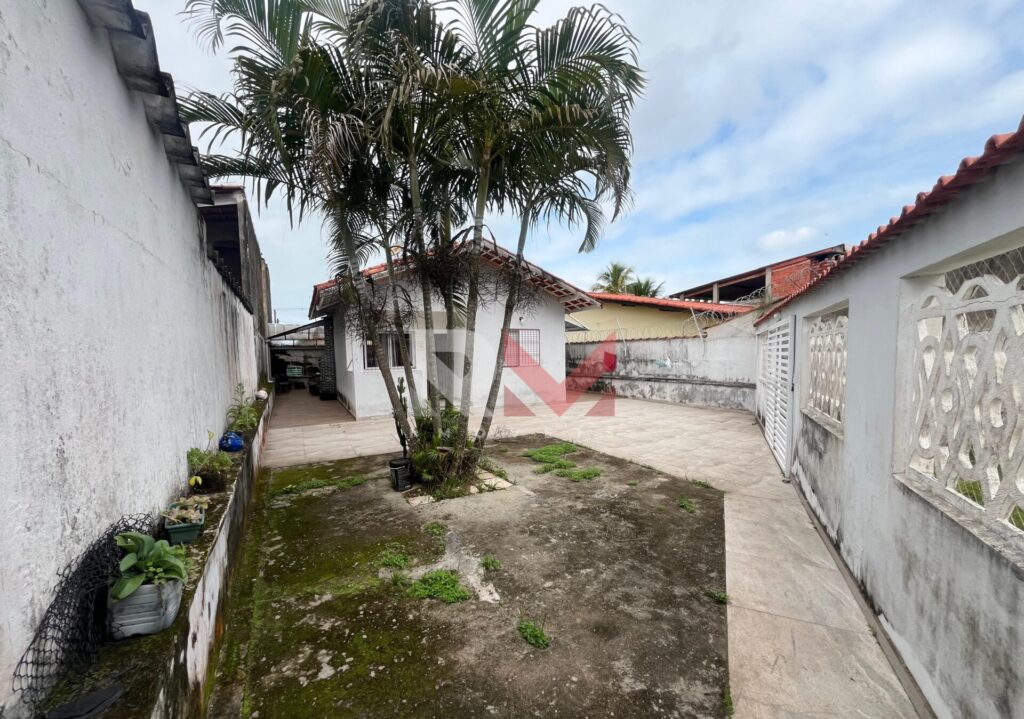 Casa no bairro Campos Elíseos lado praia Itanhaém/SP
