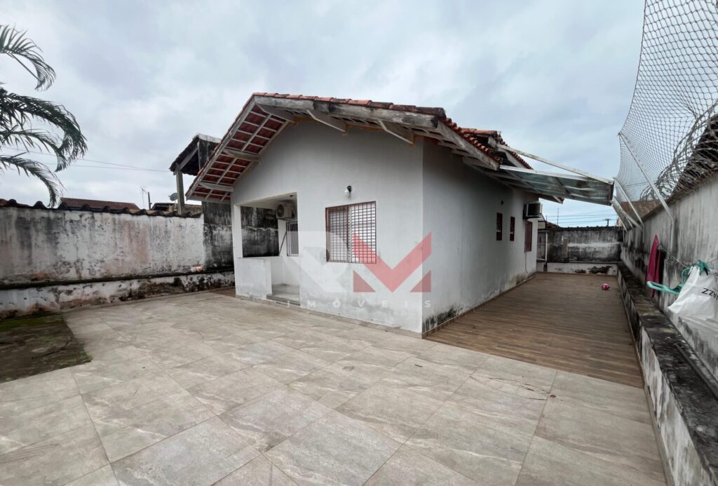 Casa no bairro Campos Elíseos lado praia Itanhaém/SP