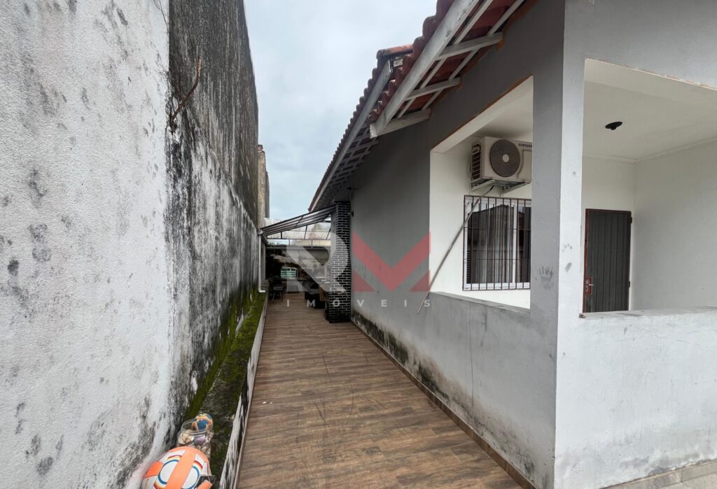 Casa no bairro Campos Elíseos lado praia Itanhaém/SP