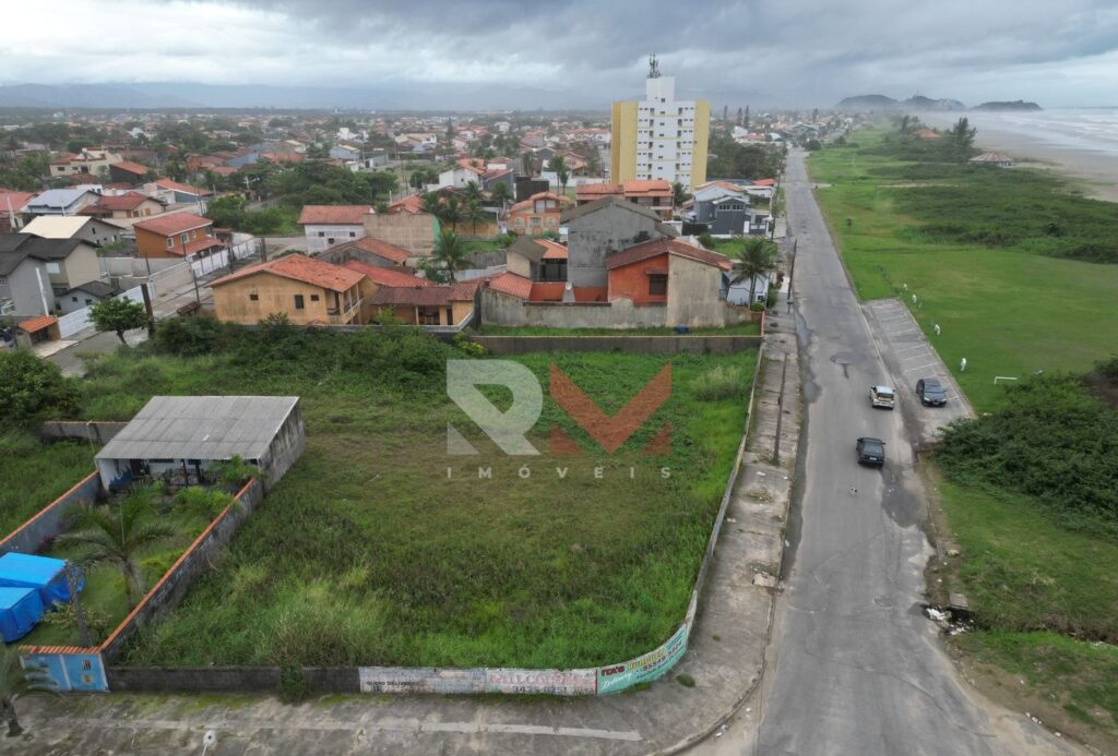 tereno em frente a praia no bairro Balneária tupy Itanhaém/SP