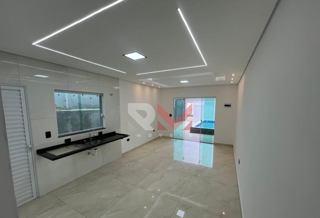 Casa com piscina no bairro Satélite em Itanhaém/SP