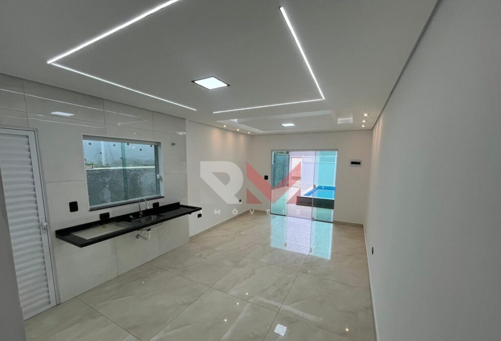 Casa com piscina no bairro Satélite em Itanhaém/SP