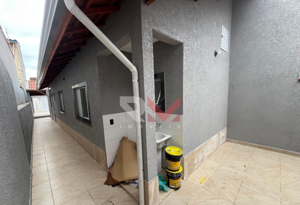 Casa com piscina no bairro Satélite em Itanhaém/SP