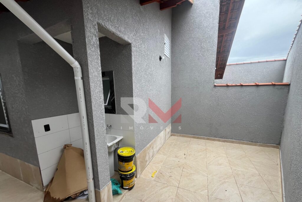 Casa com piscina no bairro Satélite em Itanhaém/SP